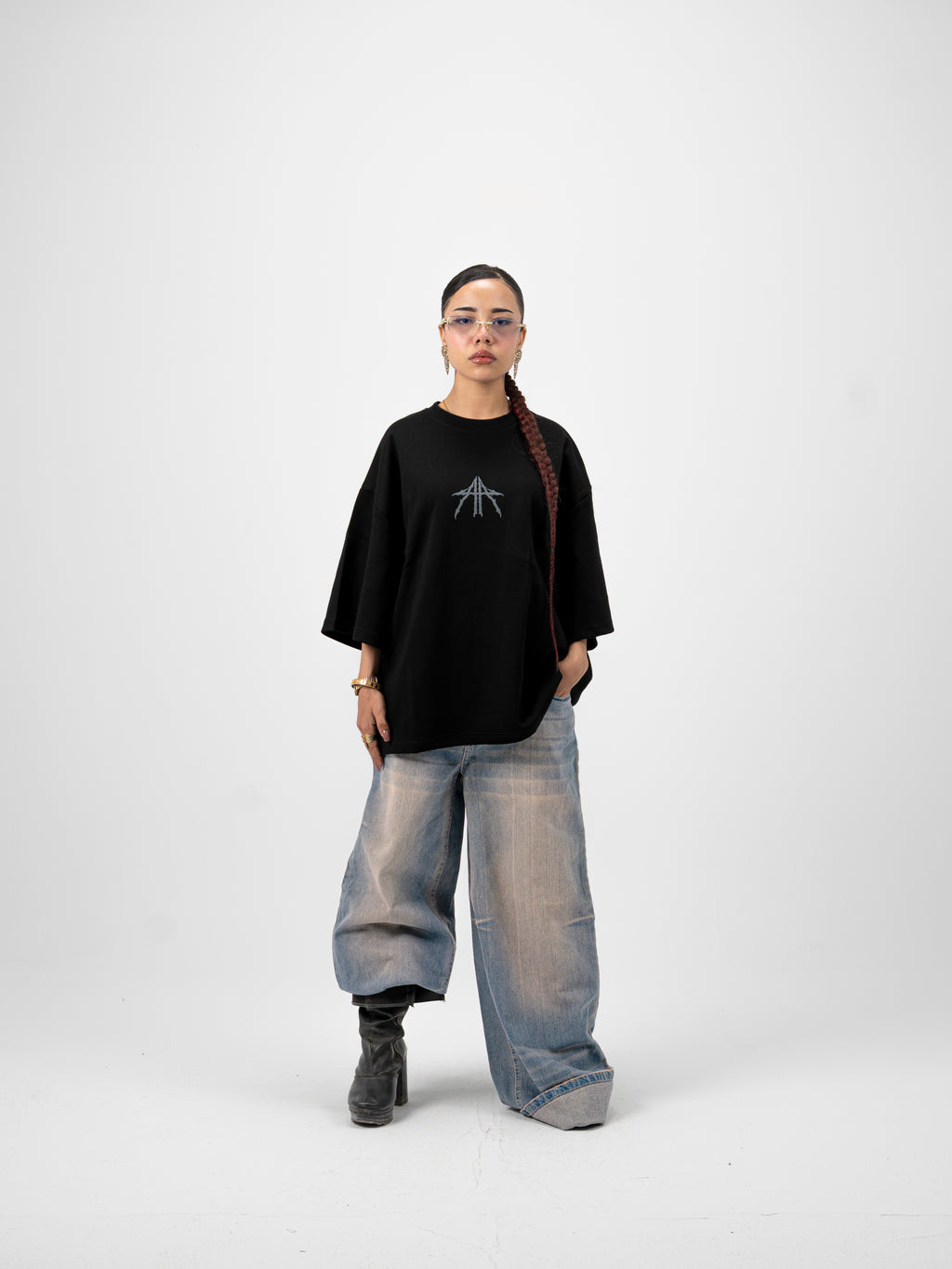 [001] BLACK T-SHIRT