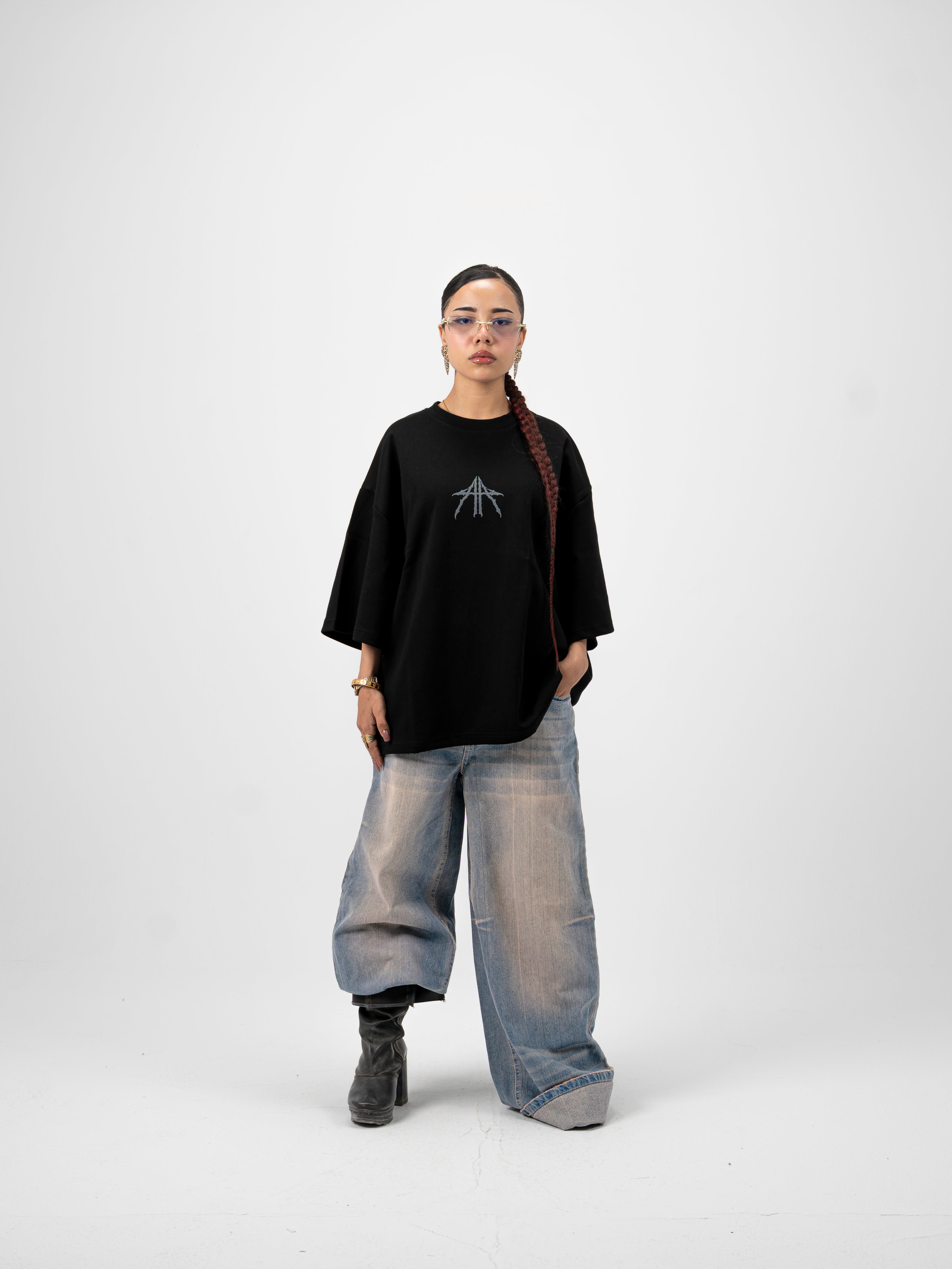 [001] BLACK T-SHIRT