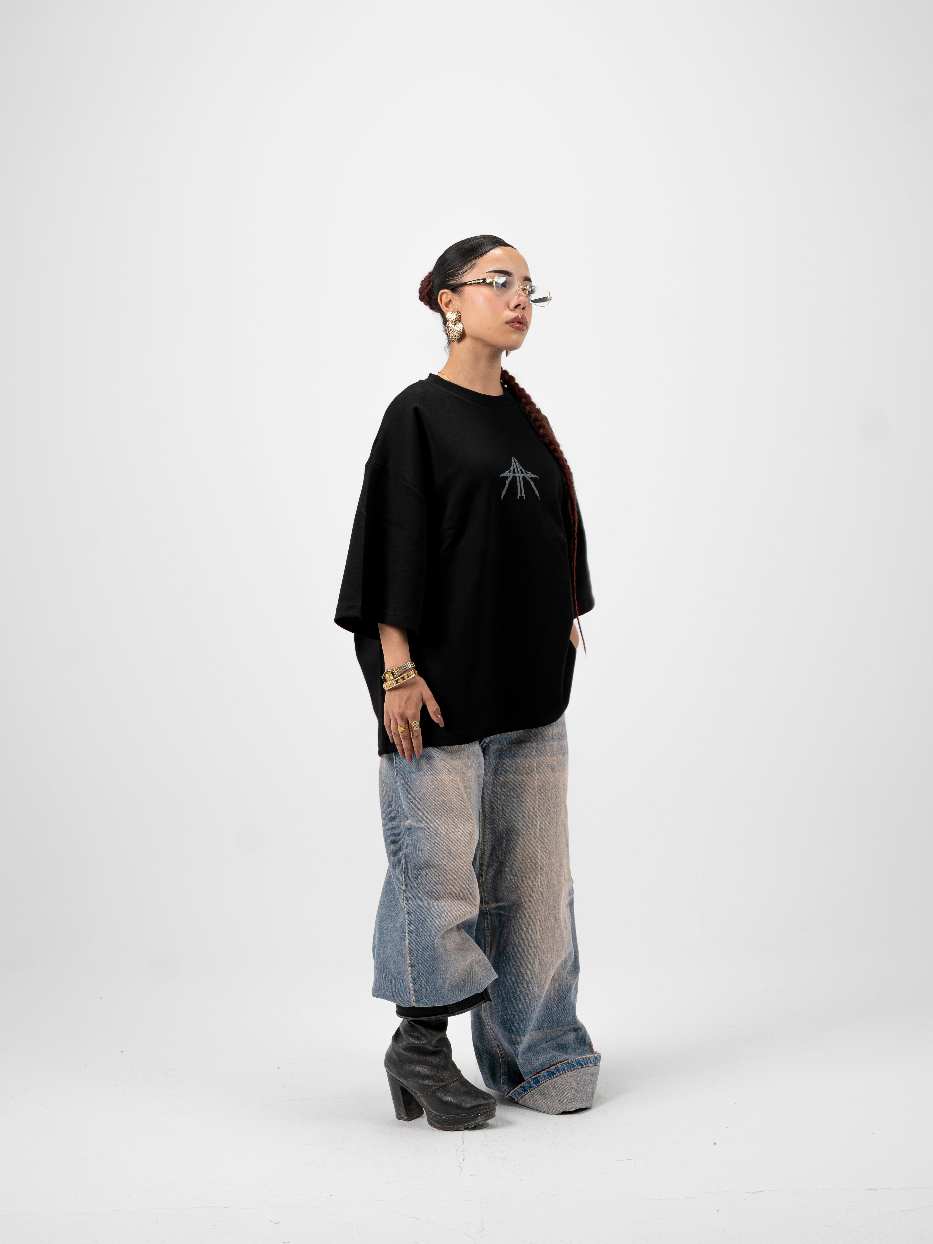 [001] BLACK T-SHIRT