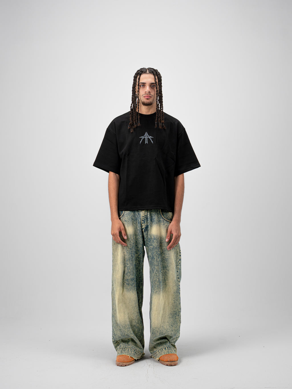 [001] BLACK T-SHIRT