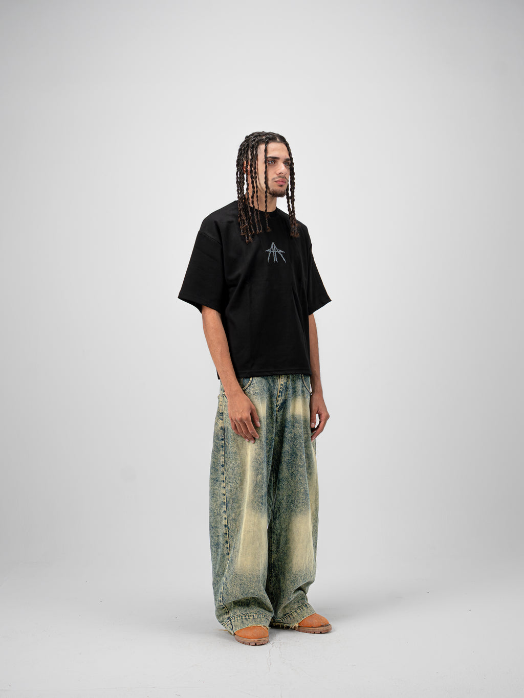 [001] BLACK T-SHIRT