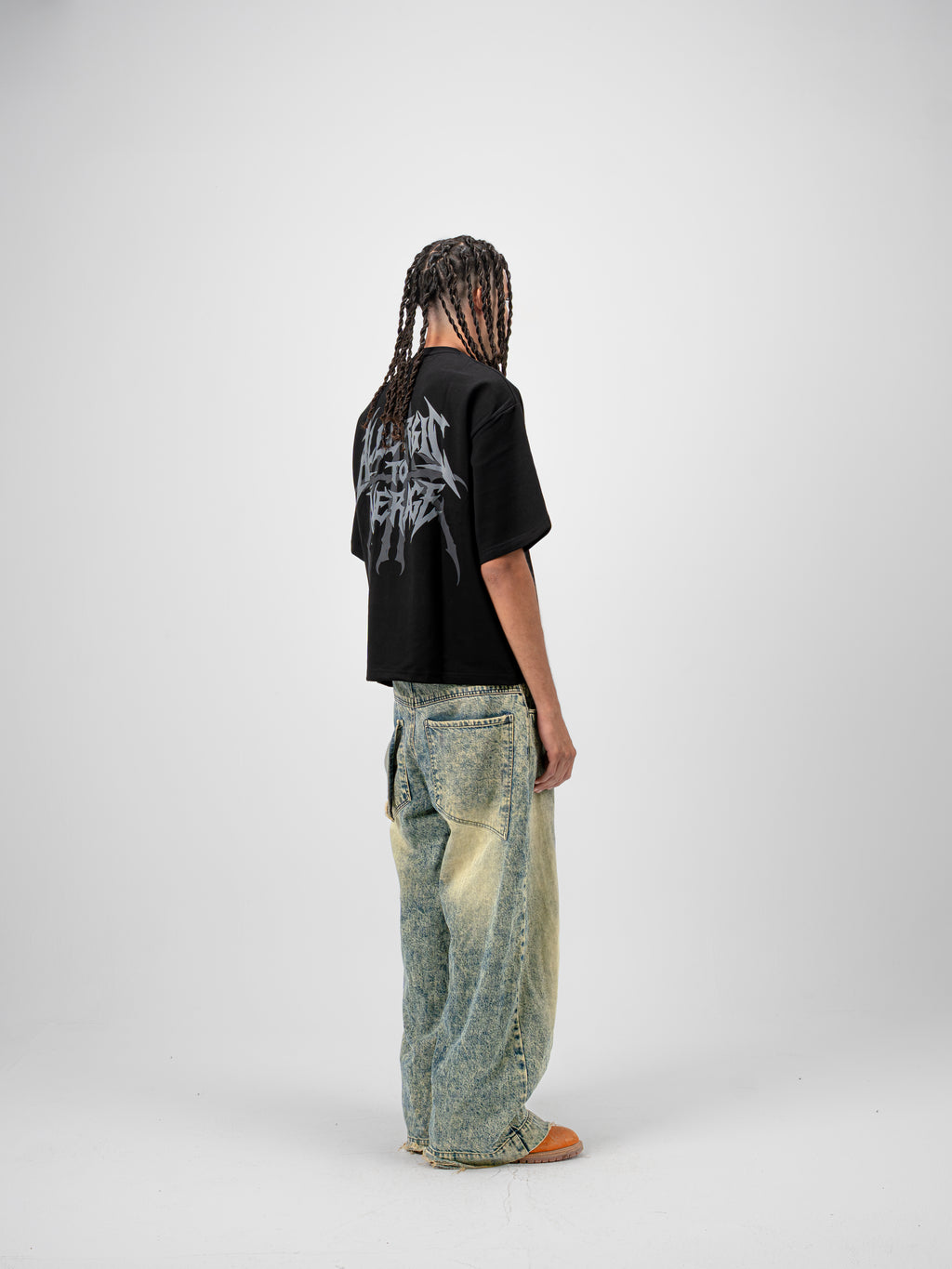 [001] BLACK T-SHIRT